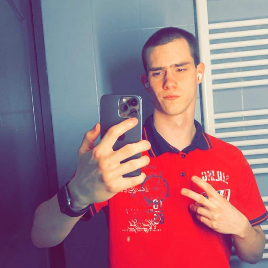 Charlemagne - Gay in Holthusen Profil von Charlemagne, 33 Jahre, Gay in Holthusen (Mecklenburg-Vorpommern)