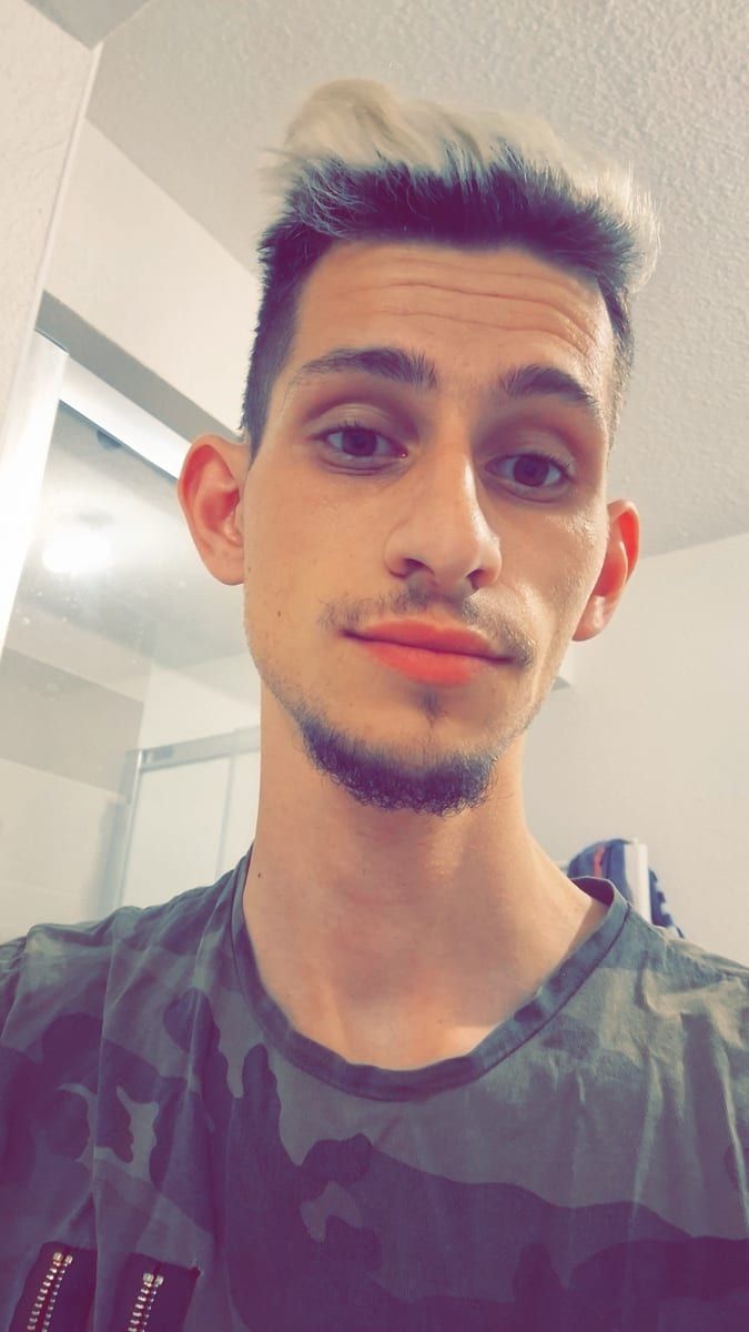 Ladi - Gay in Gallin-Kuppentin Profil von Ladi, 23 Jahre, Gay in Gallin-Kuppentin (Mecklenburg-Vorpommern)