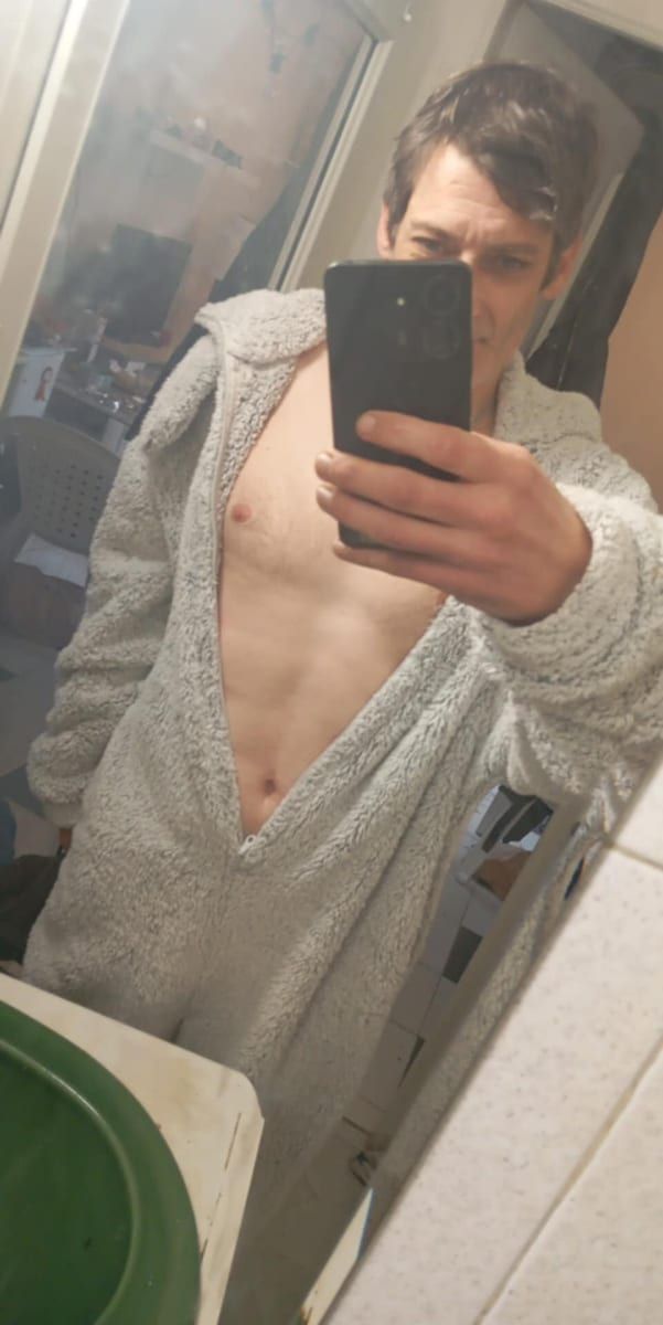 Hiro - Gay in Dersenow Profil von Hiro, 31 Jahre, Gay in Dersenow (Mecklenburg-Vorpommern)