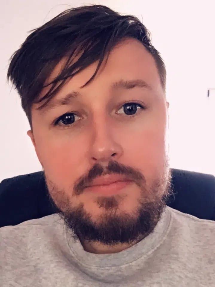 Hugues-antoine - Gay in Perlin Profil von Hugues-antoine, 27 Jahre, Gay in Perlin (Mecklenburg-Vorpommern)